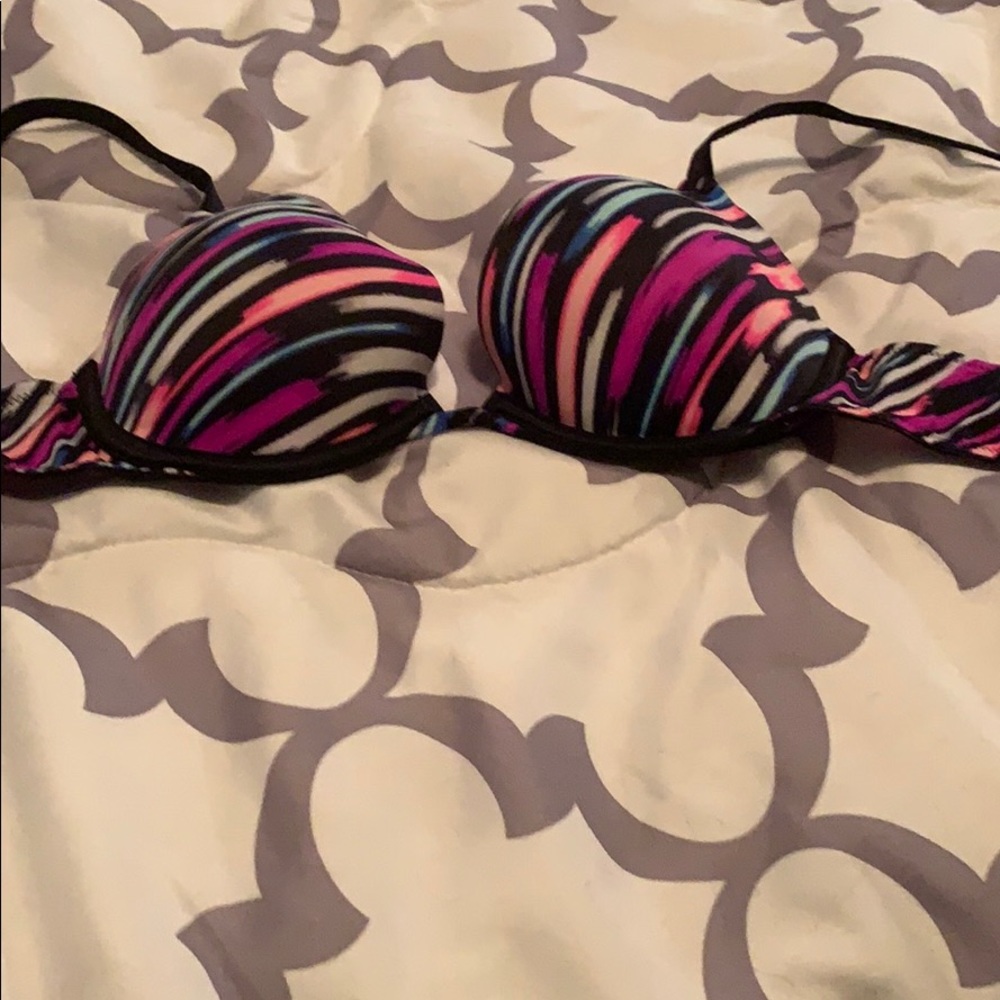 VS pink everyday bra